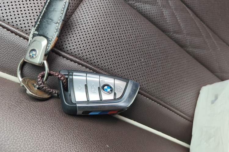 Used BMW 5 Series 2022 Restyled 525Li M Sport Package Vehicle Key