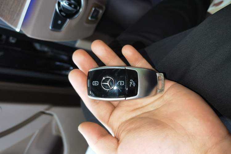 Used Mercedes-Benz E-Class 2023 Updated E 300 L Fashion Edition Vehicle Key