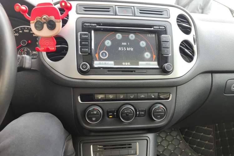 Used Volkswagen Tiguan 2015 1.8TSI Automatic All-Wheel-Drive Luxury Model Audio And AC Panel