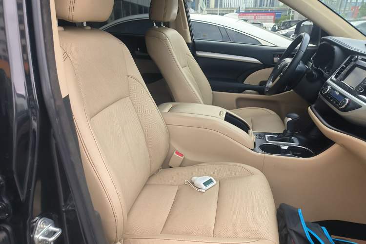 Used Toyota Highlander 2018 2.0T Four-Wheel Drive Luxury Version 7 Seats China VI Standard Right Front Seat