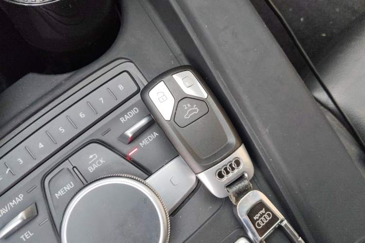 Used Audi A4L 2019 40 TFSI Fashion Edition China VI Emission Standard