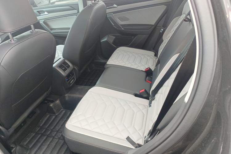 Used Volkswagen Tayron 2024 300TSI Two-Wheel-Drive Luxury Plus Advanced Version
