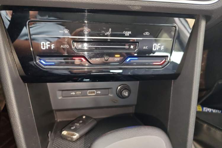 Used Volkswagen Tiguan L 2023 Revised Version 330TSI Automatic Two-Wheel Drive Smart Enjoyment Edition
