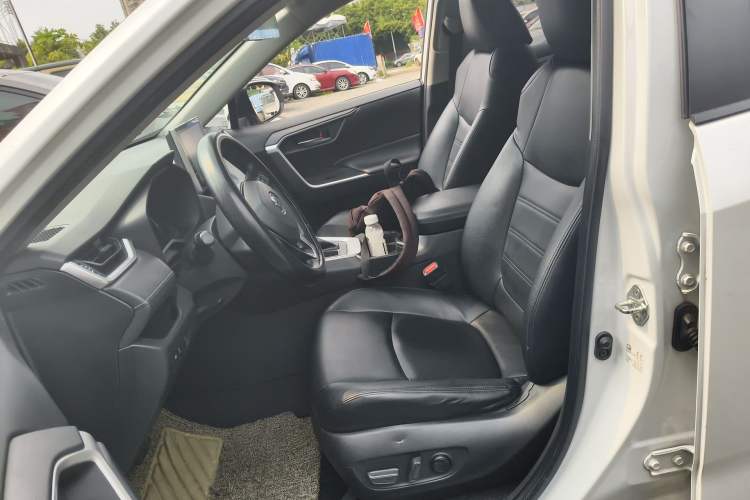 Used Toyota RAV4 2021 2.0L CVT Two-Wheel Drive Fashion Edition Left Front Seat