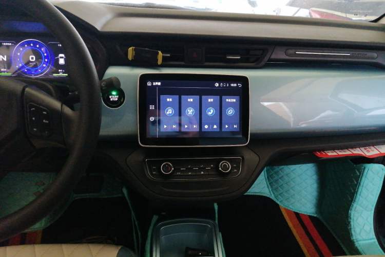 Used Brilliance Xinri i03 2021 318 km 31.45 kWh Audio And AC Panel