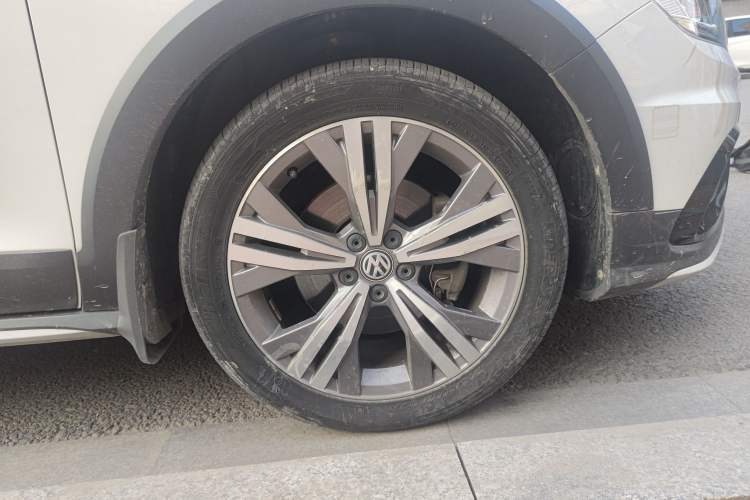 Used Volkswagen C-TREK 2018 230TSI DSG Comfort Model Right Front Wheel Hub