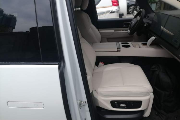 Used Li Auto MEGA 2025 Home Family Special Edition
