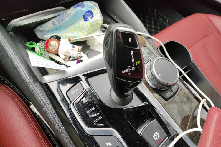 Used BMW 5 Series 2019 530Li Luxury Edition M Sport Package Gear Lever