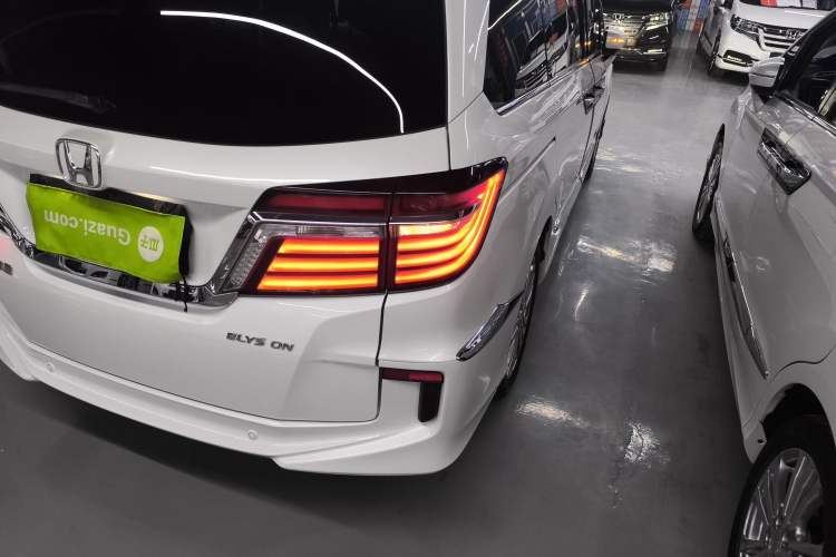 Used Honda Elysion 2016 2.4L Luxury Edition
