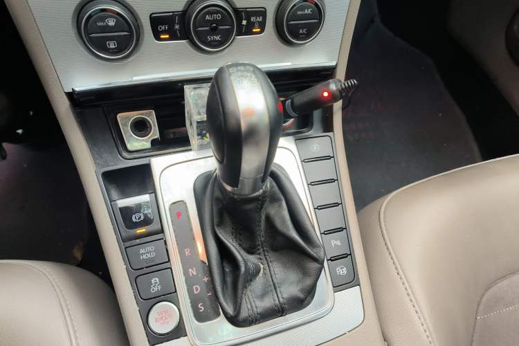 Used Volkswagen Magotan 2015 2.0 TSI Prestige Model Gear Lever