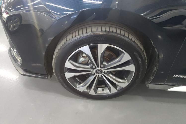 Used Toyota Granvia 2023 2.5L Hybrid Flagship VIP Edition