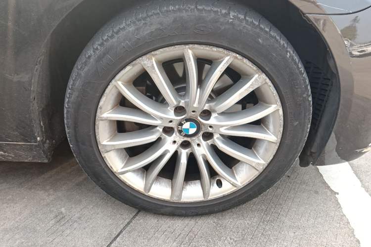 Used BMW 5 Series 2014 520Li Elegant Model
