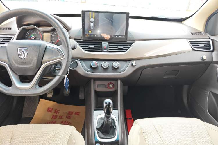 Used Baojun 310W 2017 1.5L Manual Comfort Version China VI Emission Standard
