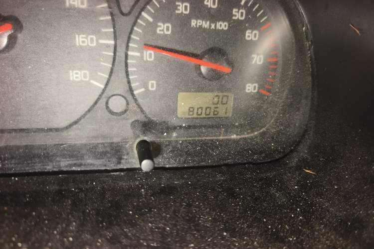 Used Jinbei Hiace 2018 2.0L Fifth-Generation Box Truck Standard Roof 2 Seats 4G21C