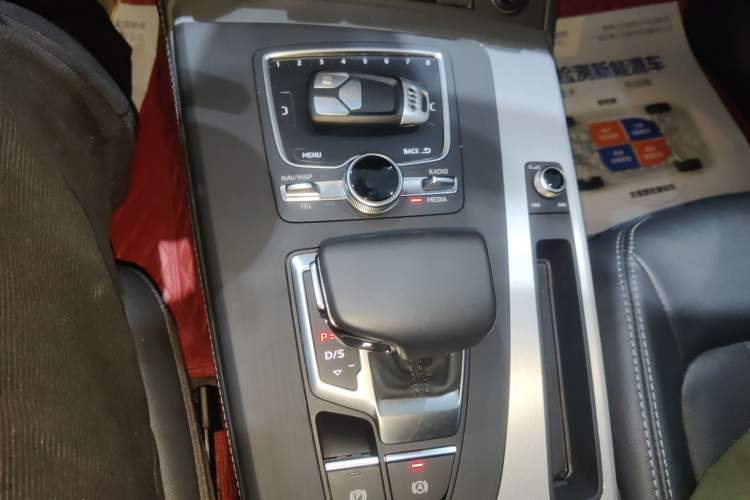 Used Audi Q5L 2020 Updated 40 TFSI Prestige Fashion Edition Gear Lever