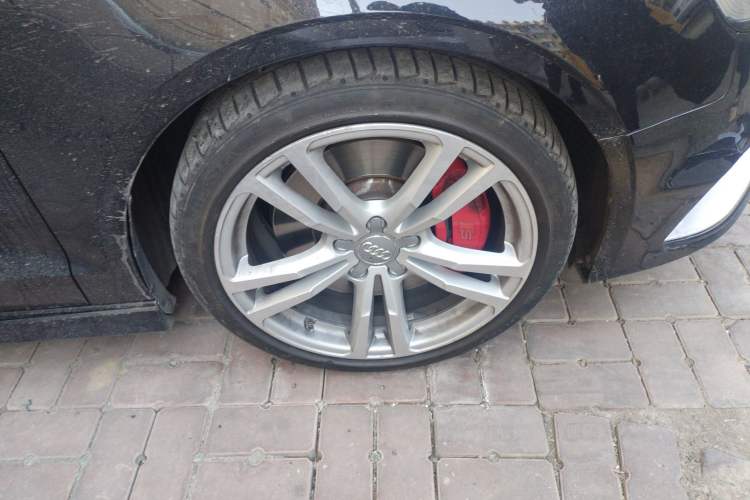 Used Audi S3 2017 Year Restyled S3 2.0T Limousine Right Front Wheel Hub