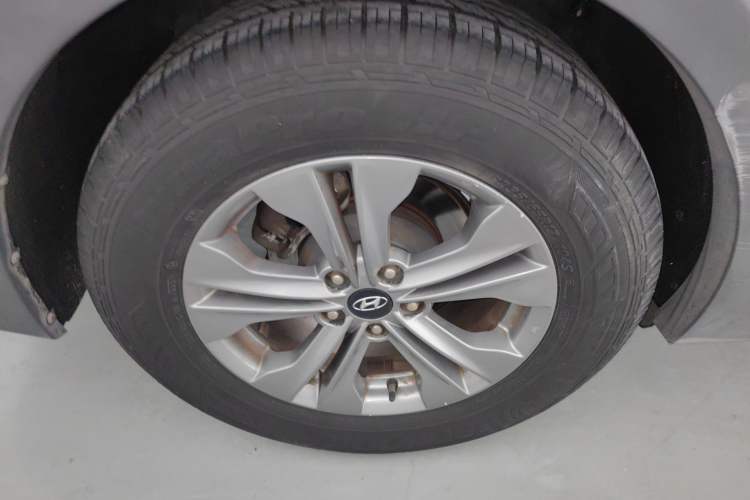 Used Hyundai Santa Fe 2015 2.0T Automatic Two-Wheel Drive Smart Version 5 Seats
