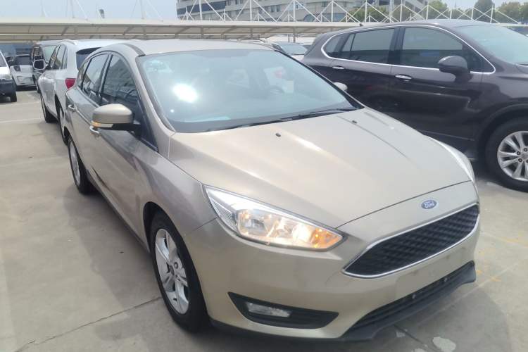 Used Ford Focus 2015 Hatchback 1.6L Automatic Comfort Model Front Right 45 Deg