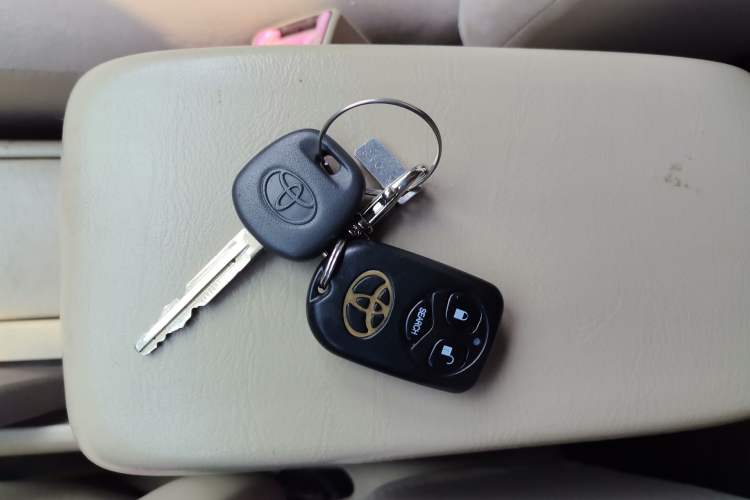 Used Toyota Corolla EX 2011 1.6L Manual Classic Edition Vehicle Key