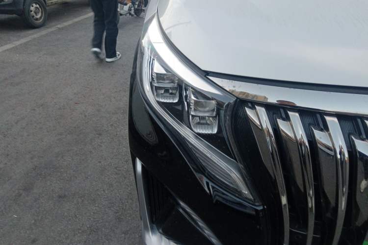 Used GAC Trumpchi M8 2021 Master Series 390T Four-Seat Glory Edition Right Front Headlight