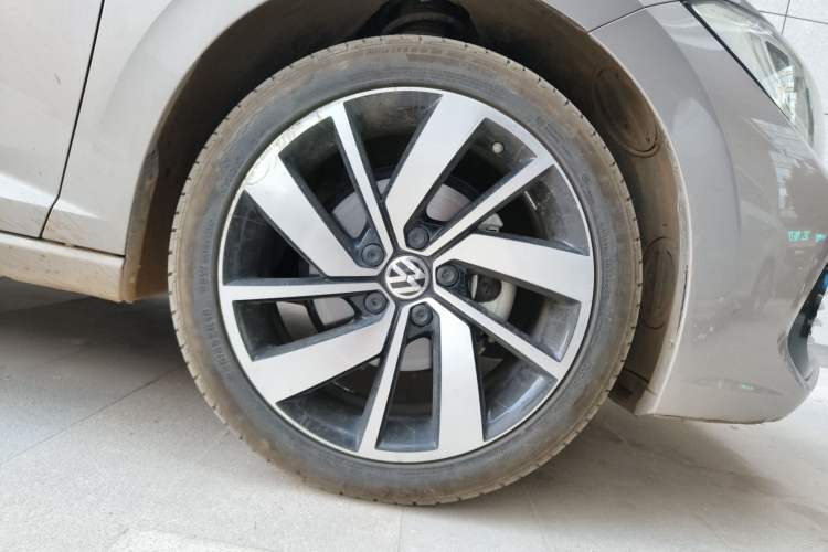 Used Volkswagen Sagitar 2024 300TSI DSG Excellence Edition Right Front Wheel Hub