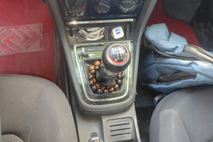 Used Volkswagen Bora 2014 1.6L Manual Fashion Edition Gear Lever