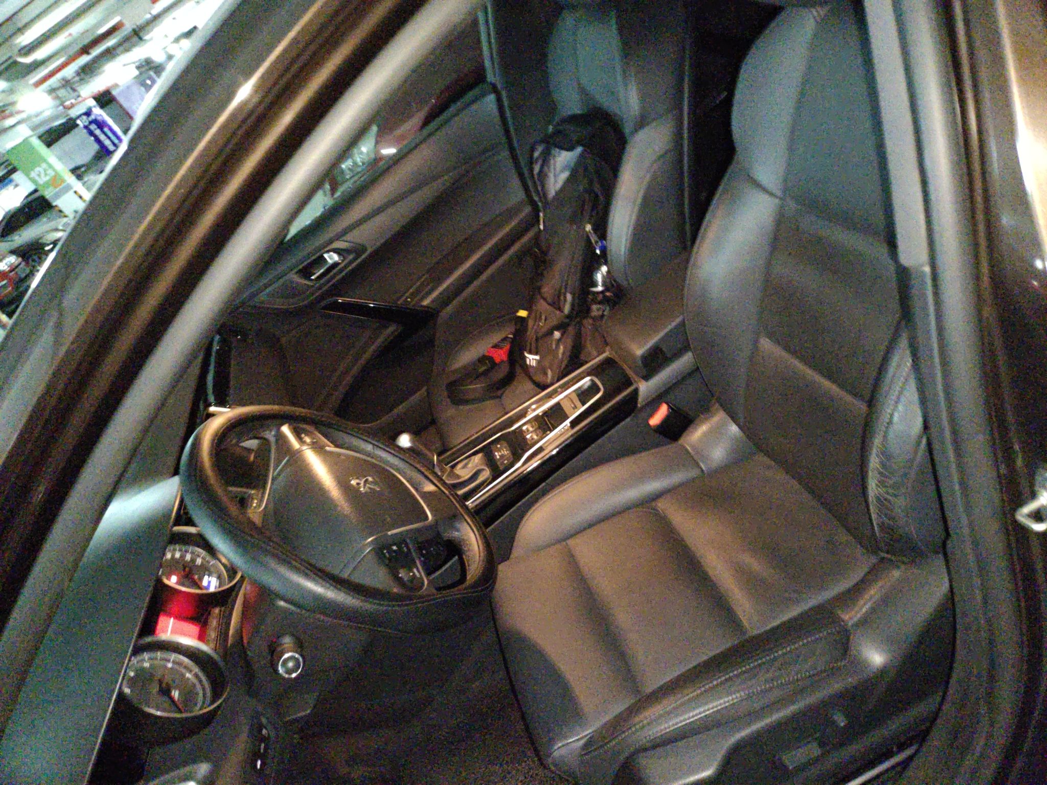 Переднее сиденье в автомобиле