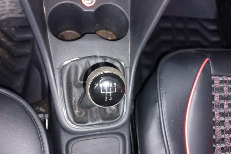 Used Volkswagen Polo 2014 1.4L Manual Fashion Edition