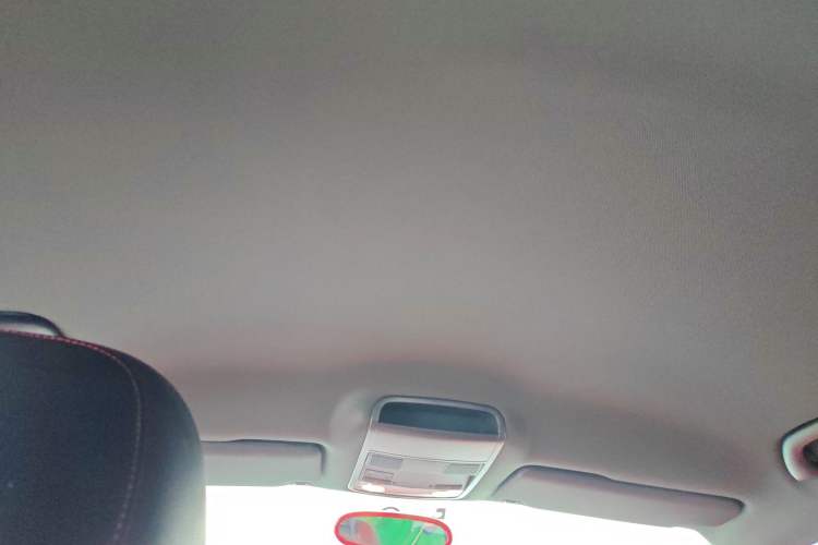 Used Volkswagen Beetle 2015 180TSI model
