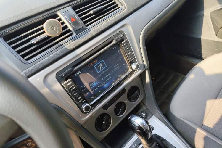 Used Volkswagen Gran Lavida 2013 1.6L Automatic Fashion Model