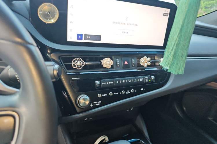 Used Lexus ES 2023 200 Excellence Edition
