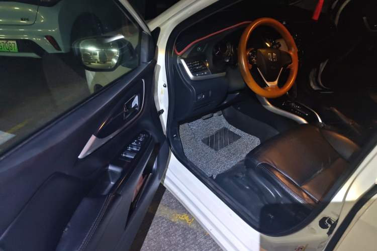 Used Honda Crider 2015 1.8L automatic luxury edition Driver Seat