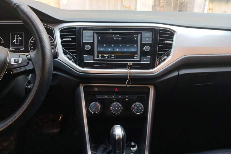 Used Volkswagen T-ROC 2019 230TSI DSG Two-Wheel-Drive Advanced Version China VI Standard Audio And AC Panel