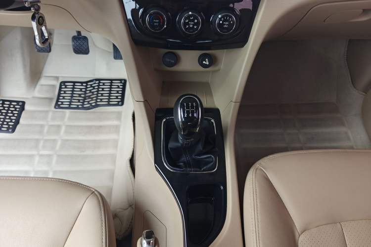 Used Baojun 730 2016 1.5L Manual Comfort Version 7 Seats China V Emission Standard