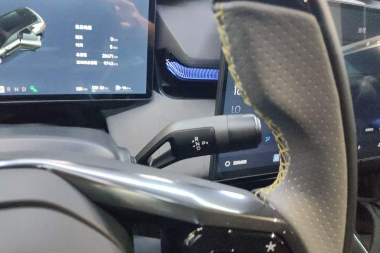 Used Lynk & Co 08 EM-P 2023 220km All-Wheel-Drive Performance Halo Gear Lever