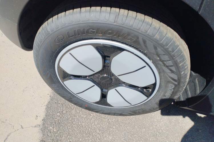 Used Geely Galaxy Geome 2026 Model 310km Youth Edition Right Rear Wheel Hub