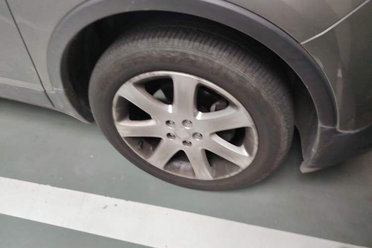 Used Buick Encore 2013 1.4T Automatic Two-Wheel Drive Leading Model Right Front Wheel Hub