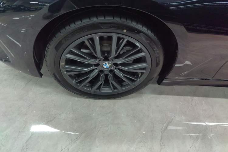 Used BMW 3 Series 2024 325i M Sport Night Edition Package Left Front Wheel Hub