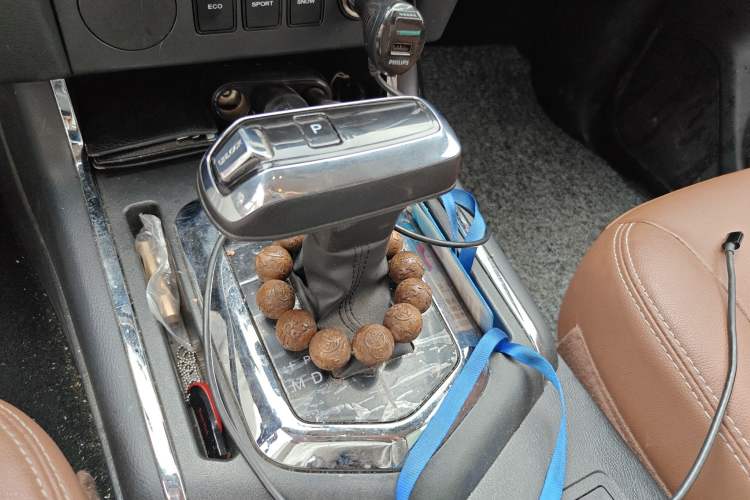 Used Dongfeng Ruichi 6 2021 2.3T Automatic Two-Wheel Drive Diesel Luxury M9T Gear Lever