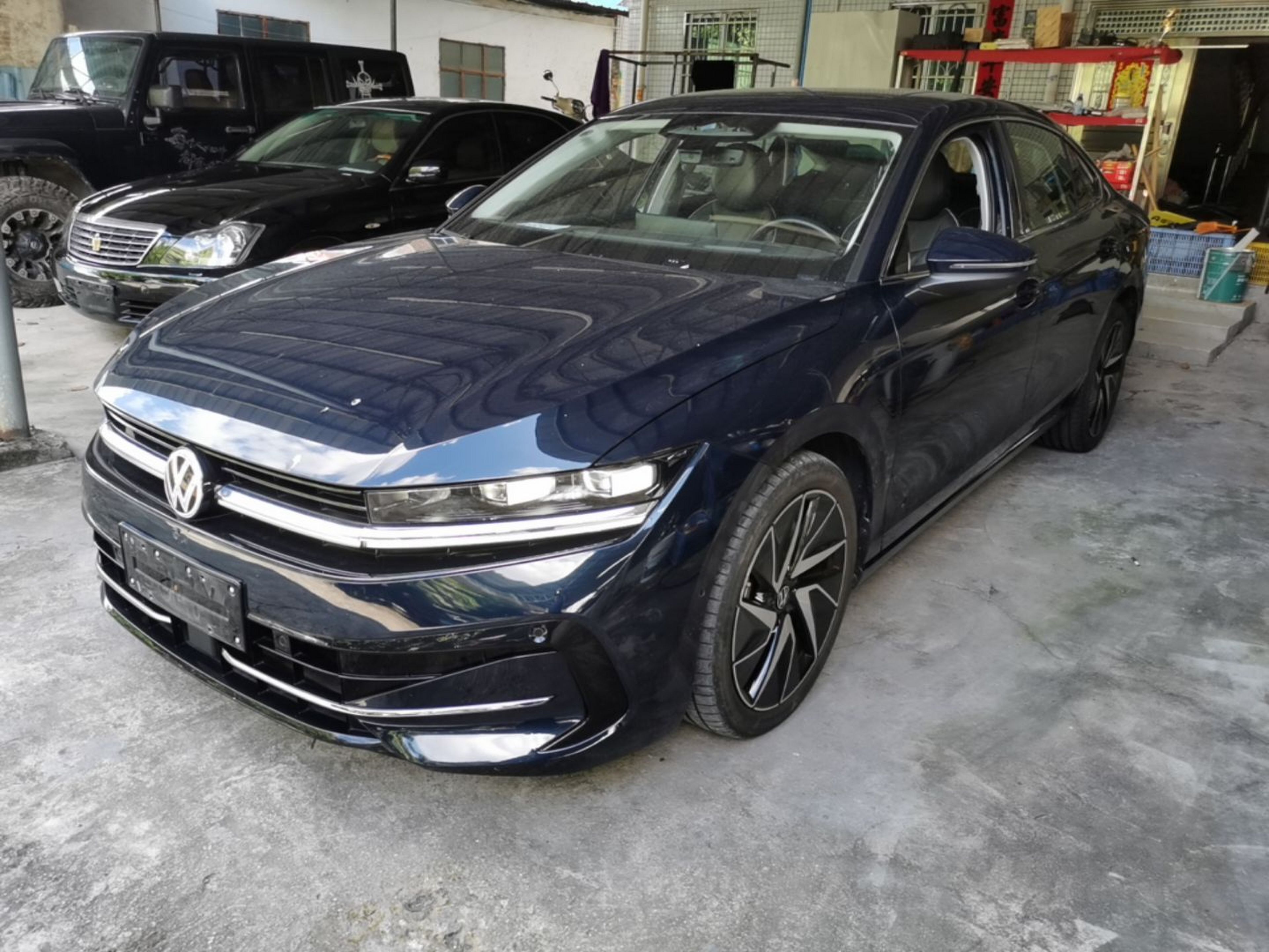 Unter der Vorderseite des Autos