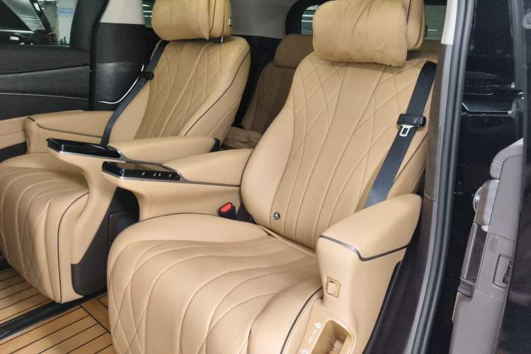 Used Denza D9 2024 DM-i 980 Four-Wheel Drive Prestige Model
