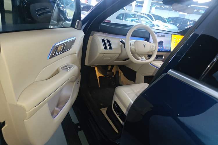 Used Deepal S09 2025 Four-Wheel Drive Ultra+ Custom Edition Driver Seat