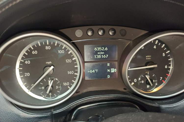 Used Mercedes-Benz GL-Class  Odometer Close Up