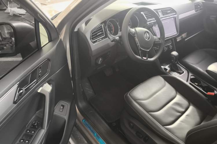 Used Volkswagen Tiguan L 2020 330TSI Automatic Two-Wheel Drive Smart Luxury Edition China VI Standard Driver Seat