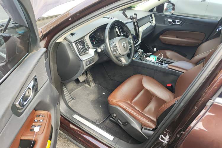 Used Volvo XC60 2019 T5 4x4 Smart Edition China VI Standard