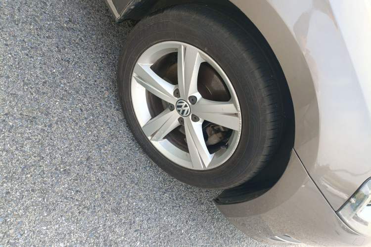 Used Volkswagen Passat 2013 1.8TSI DSG Prestige Edition Right Front Wheel Hub