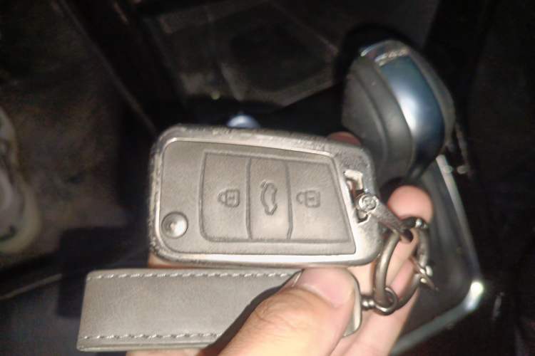 Used Volkswagen T-ROC 2021 280TSI DSG Two-Wheel Drive Comfort Connect Edition