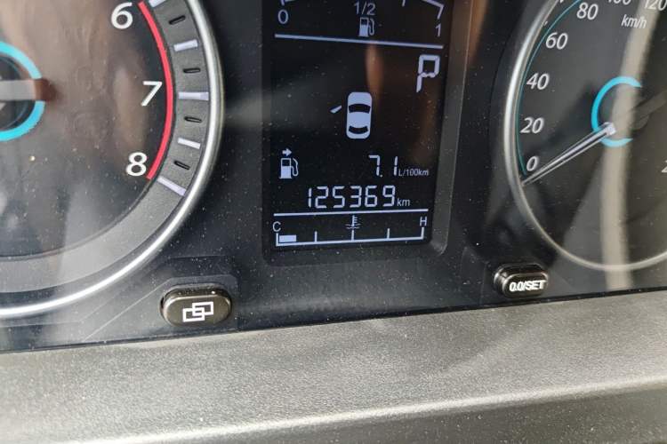 Used FORTHING Joyear XV 2015 1.6L CVT Comfort Model
