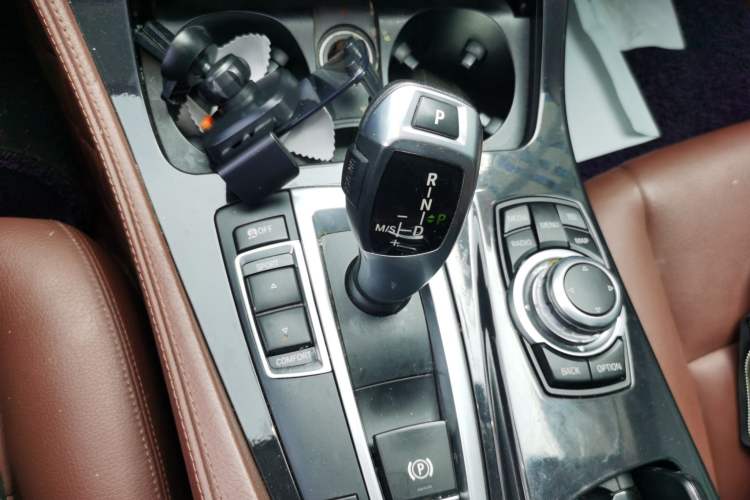Used BMW 5 Series 2015 520i Elegant Edition Gear Lever