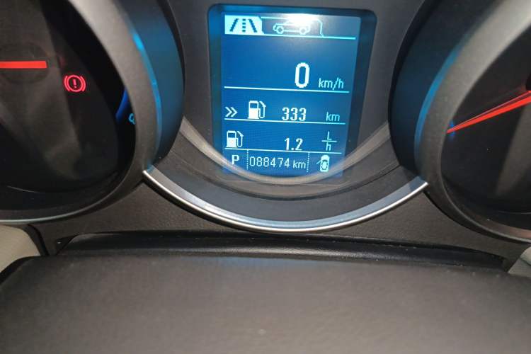 Used Chevrolet Cruze 2015 1.5L Classic SE AT Odometer Close Up